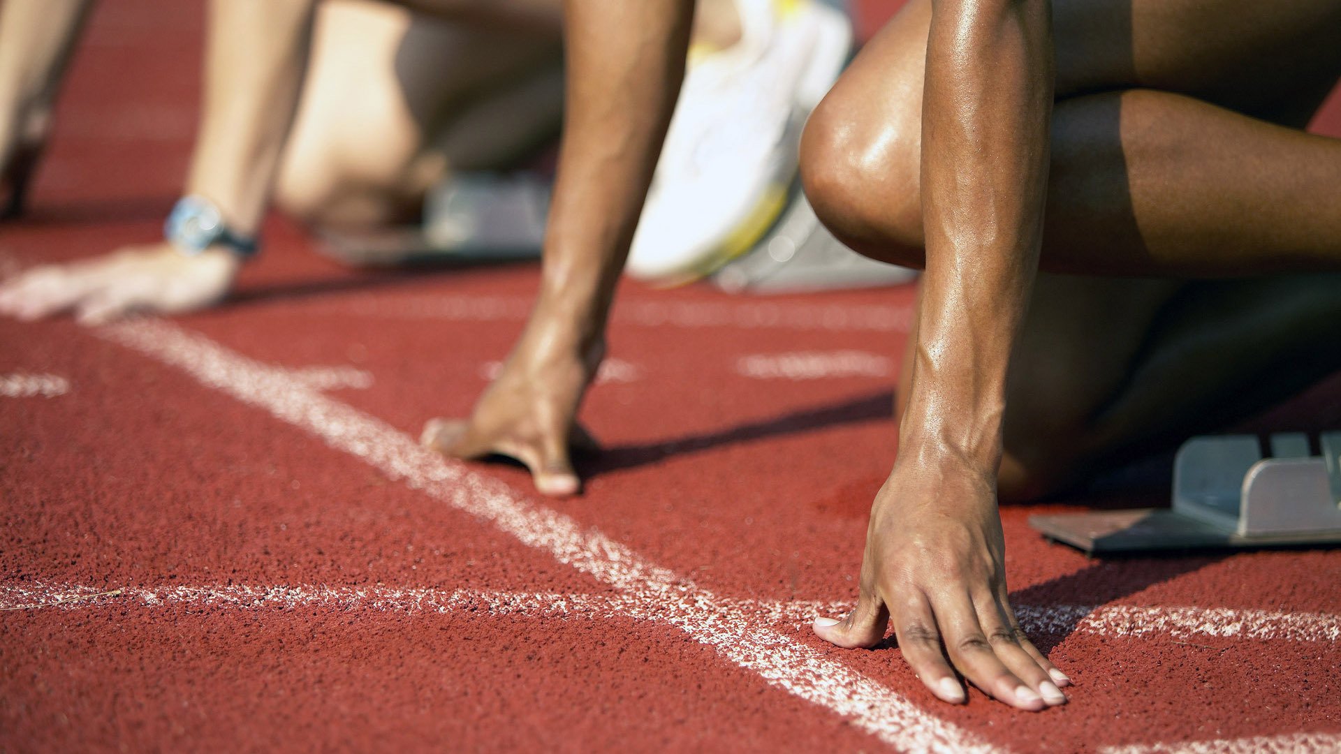 合作模式：品牌与战队联合营销创造多元变现渠道，合作品牌策略的优缺点